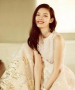 林允童年艺术照曝光！美肌圆滚大眼＋超