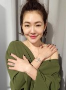 小S衣衫不整肩腿齐露　巨星光芒靠一边耳