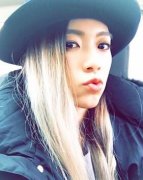 张芸京秀浪漫大卷发！手一拨炸开反串鳌