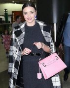 2016年度流行色鞋包单品 点缀一款让你美