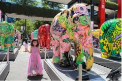 群象现身信义区 “大象巡游”户外展开跑