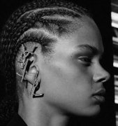 <b>耳朵上的型格焦点！ Saint Laurent全新Mono</b>