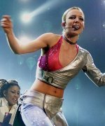 <b>终于鍊出人鱼线！35岁Britney Spears由减肥失</b>