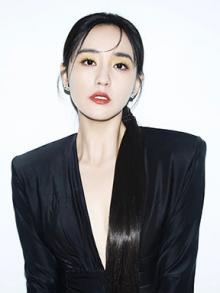 <b>王智助力大学生电影节 一身深V礼服简约</b>